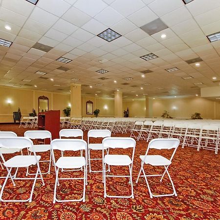 Quality Inn And Suites Conference Center Ричмонд Экстерьер фото