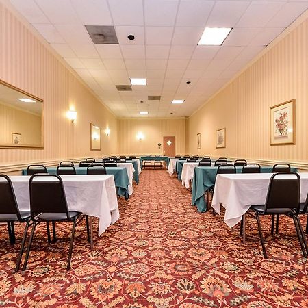 Quality Inn And Suites Conference Center Ричмонд Экстерьер фото