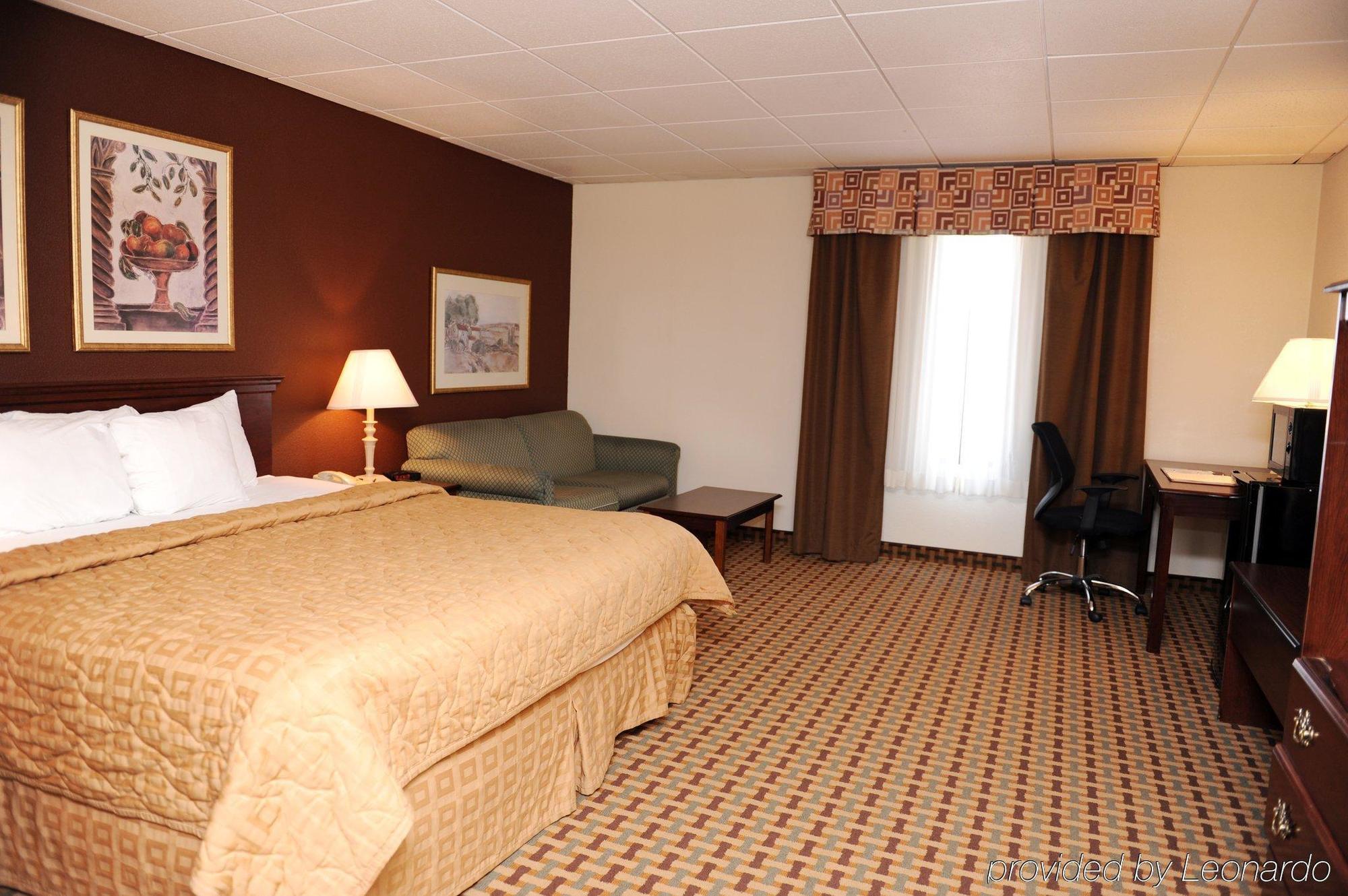 Quality Inn And Suites Conference Center Ричмонд Номер фото