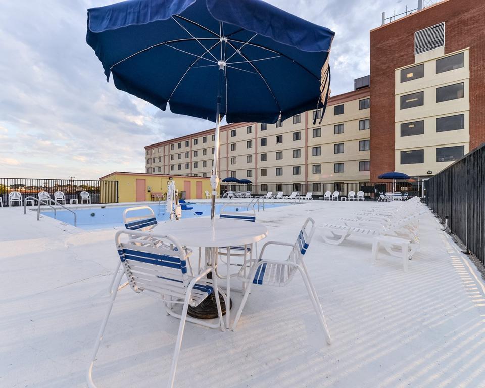 Quality Inn And Suites Conference Center Ричмонд Экстерьер фото