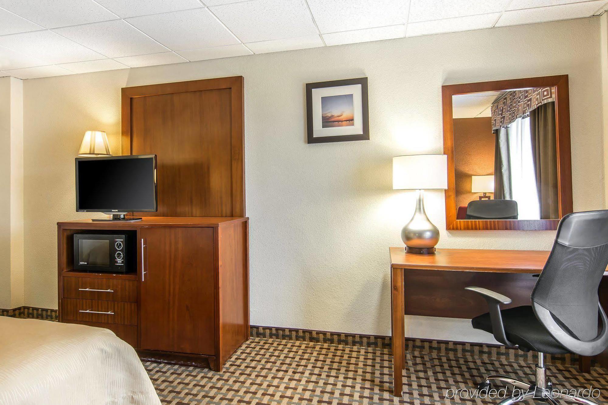 Quality Inn And Suites Conference Center Ричмонд Экстерьер фото