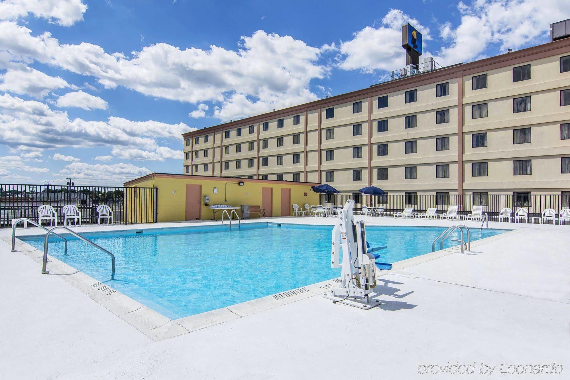 Quality Inn And Suites Conference Center Ричмонд Экстерьер фото